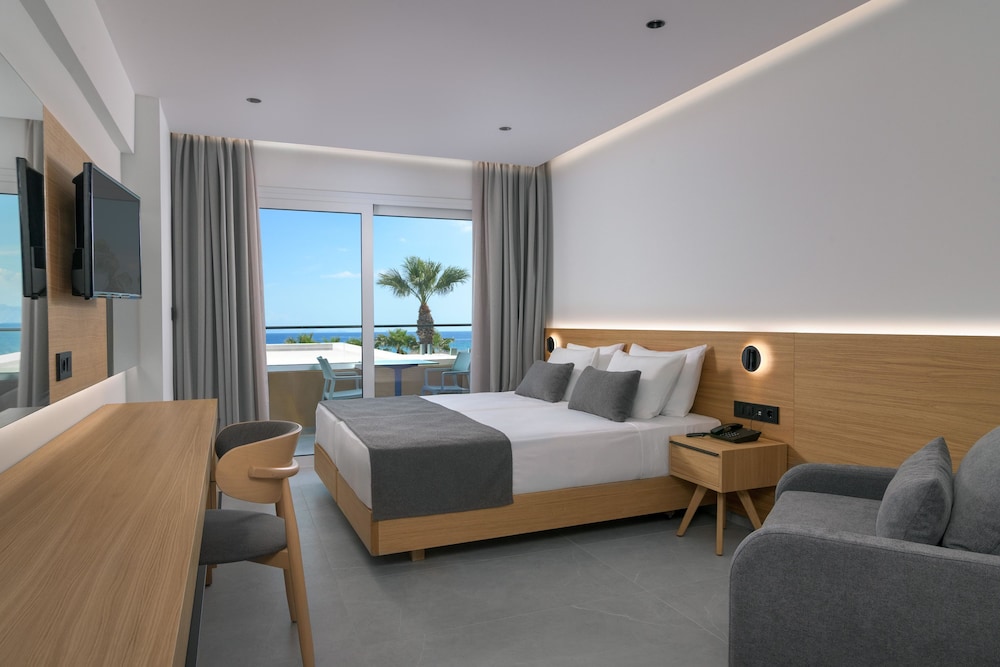 Deluxe, Twin Beds, Beach Front, Partial Sea View, Sofa, Wing