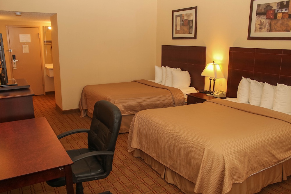 Standard, 2 Queen Beds, Ground Floor