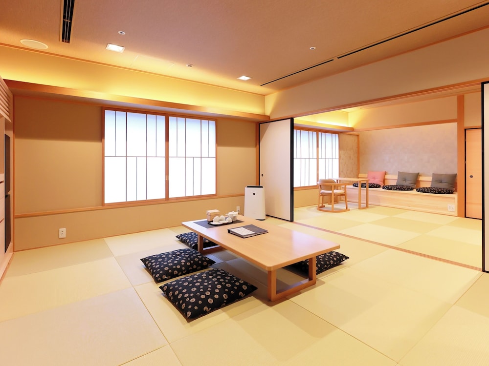 Japanese, 8 Futon Beds, Hot Spring Bath