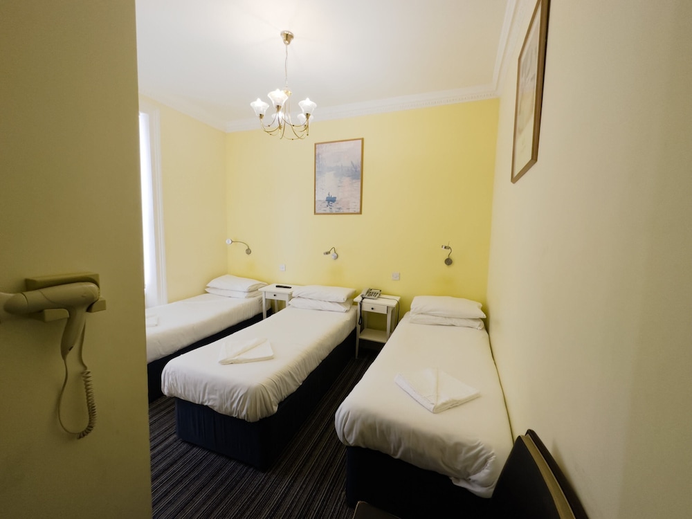 Manor Hotel 24/58