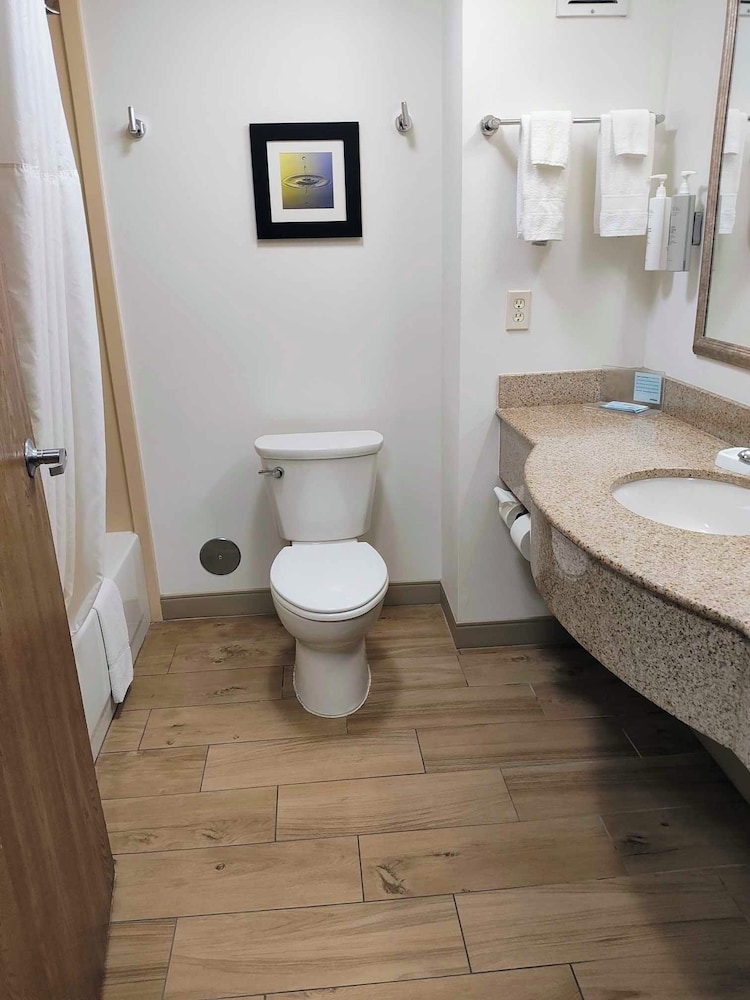 Summit Suites 31/34