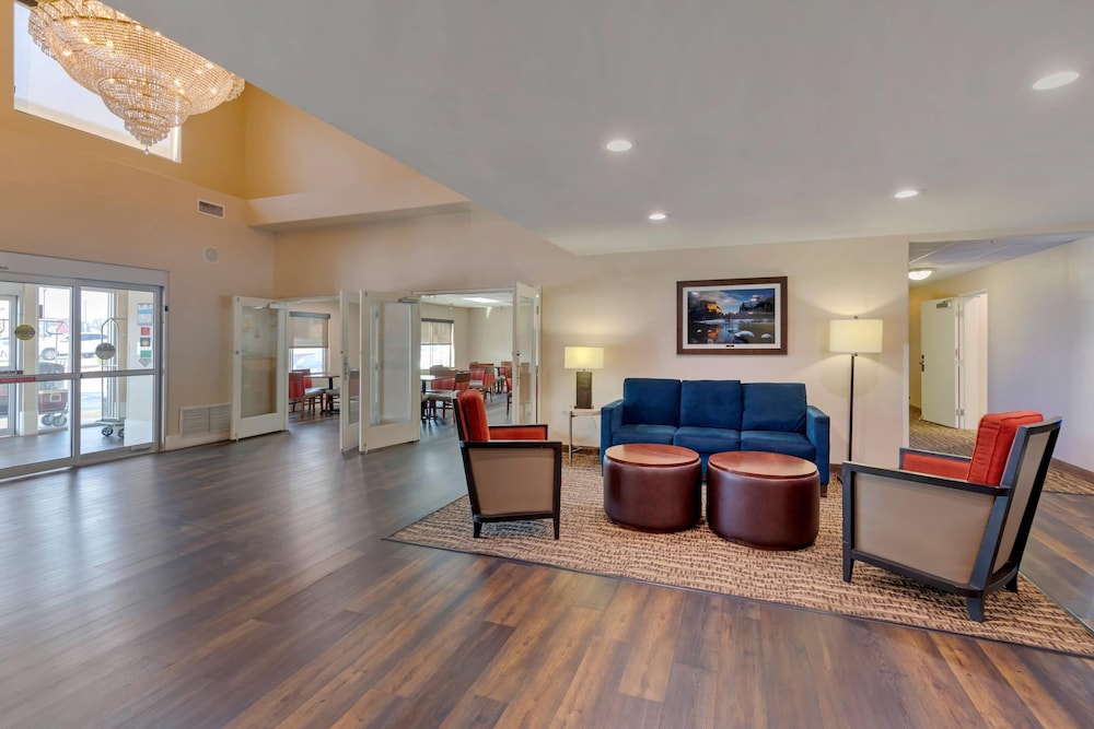Comfort Suites Victorville-Hesperia 39/56