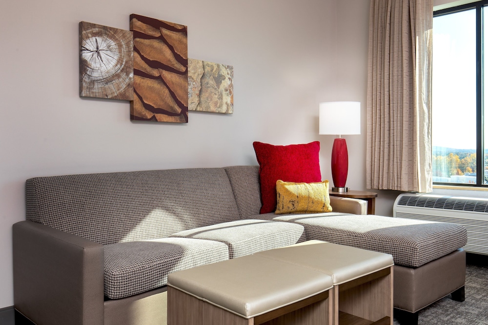 Staybridge Suites Charlottesville Airport 34/53