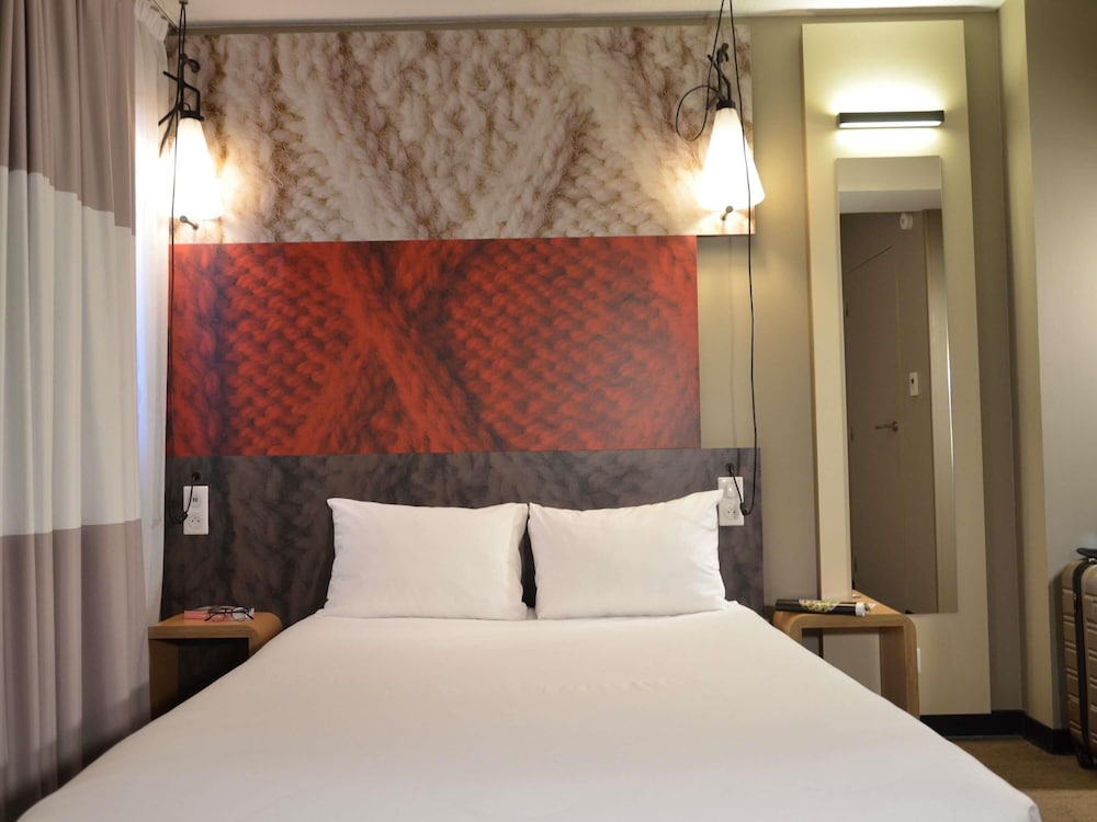 Ibis Melun 8/68
