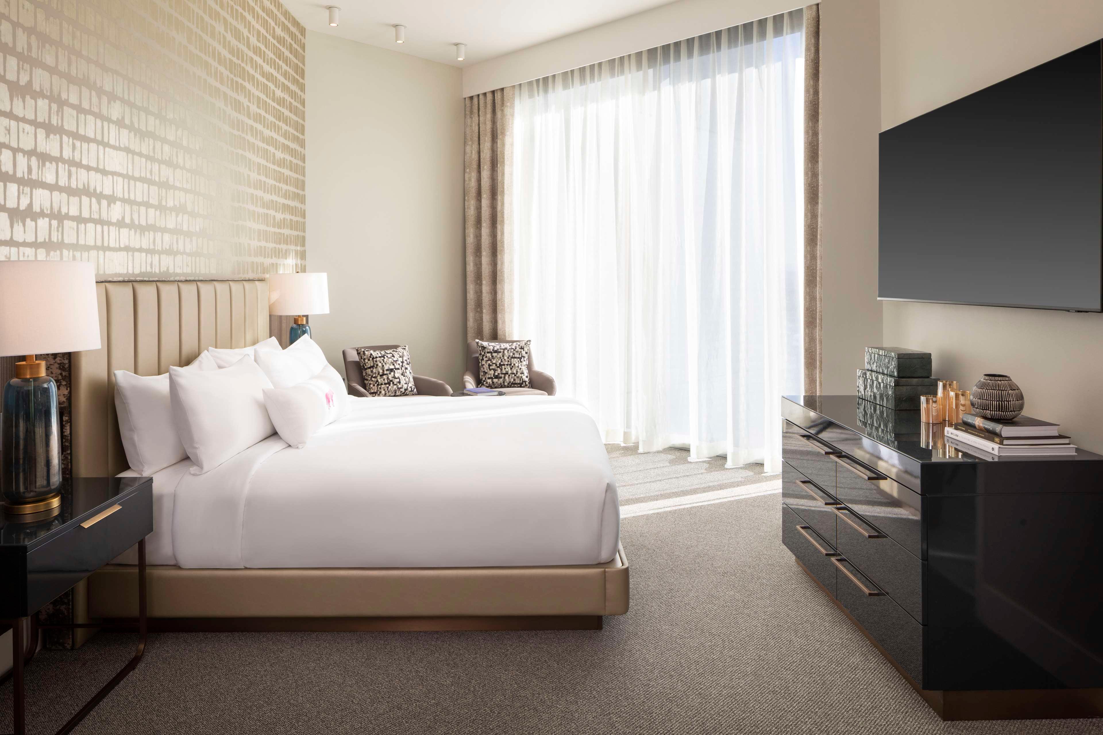 2 ROOMS, PENTHOUSE, SUITE, 2 KING BEDS, MOUNTAIN VIEW