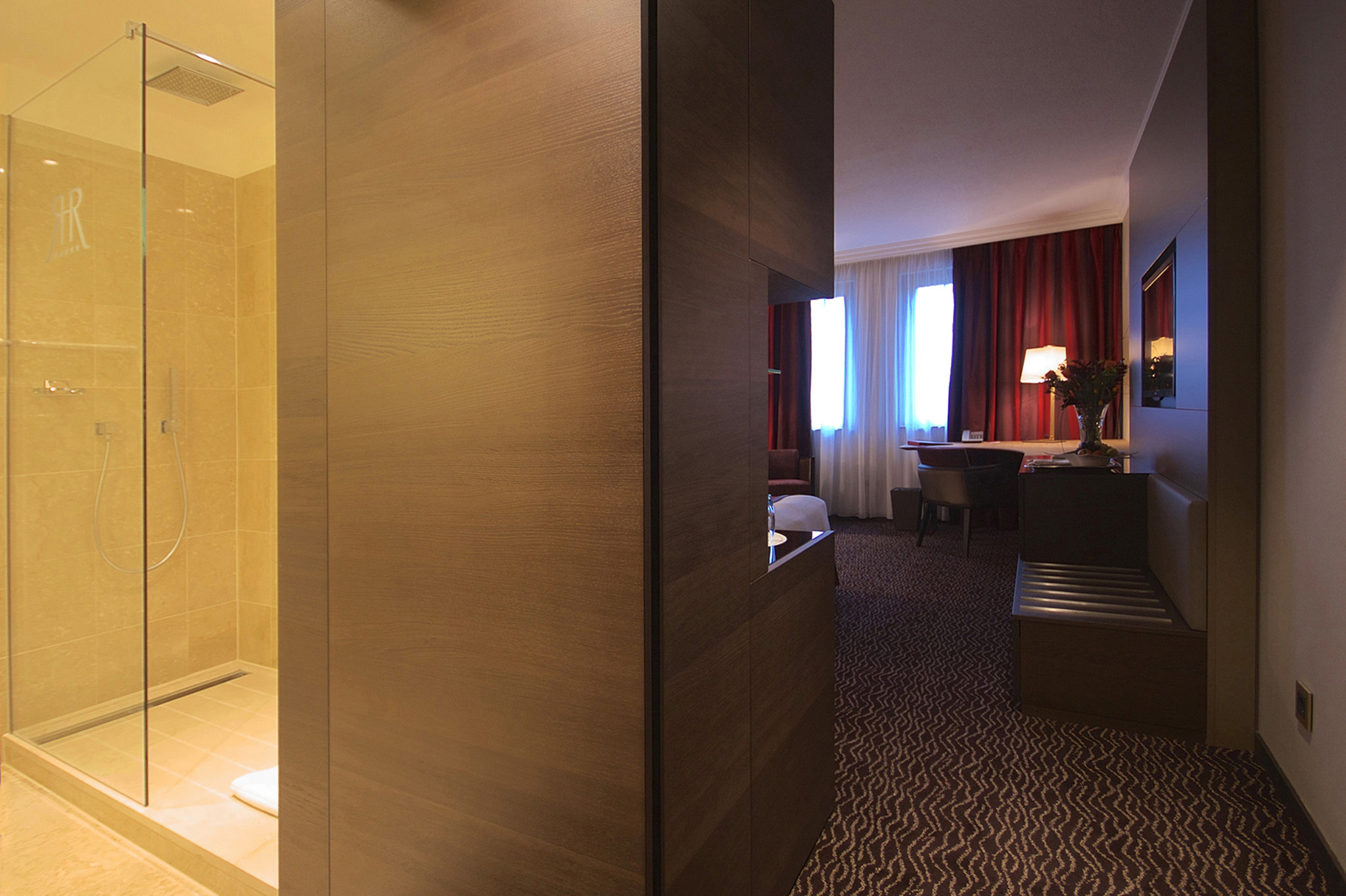 Le Royal Hotels & Resorts 82/82