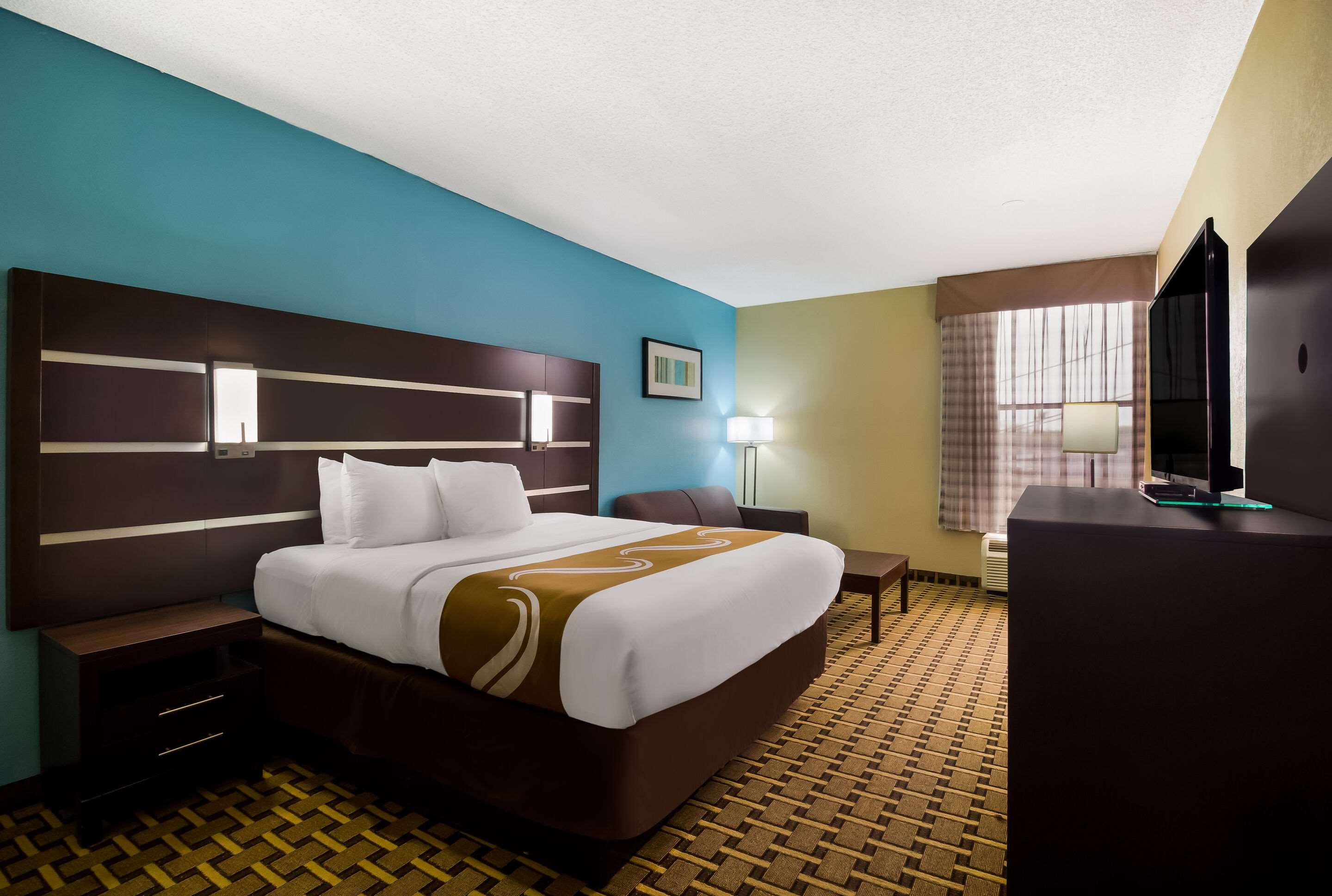 ROOM, KING BED, ACCESSIBLE