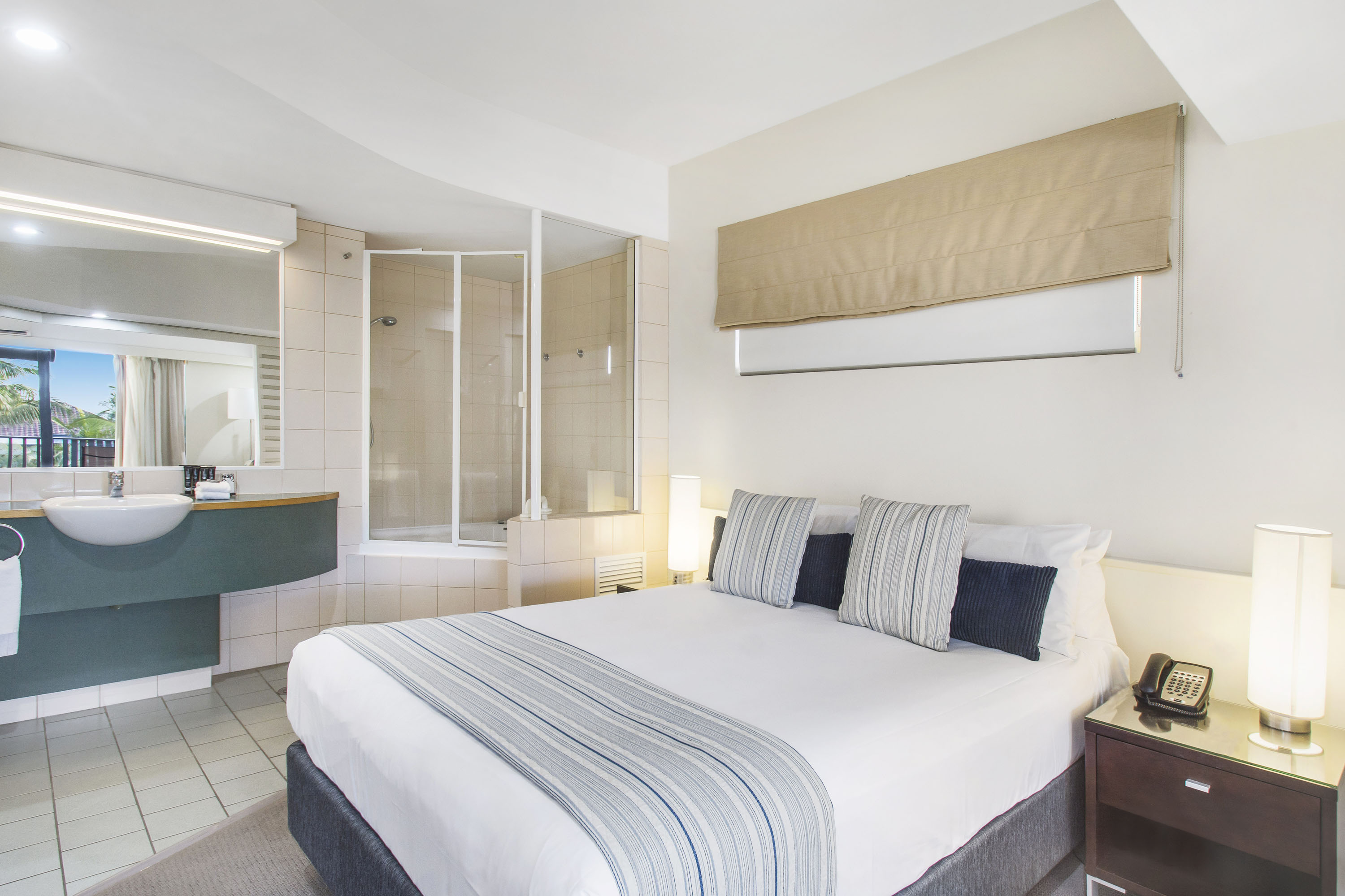 2 BEDROOMS