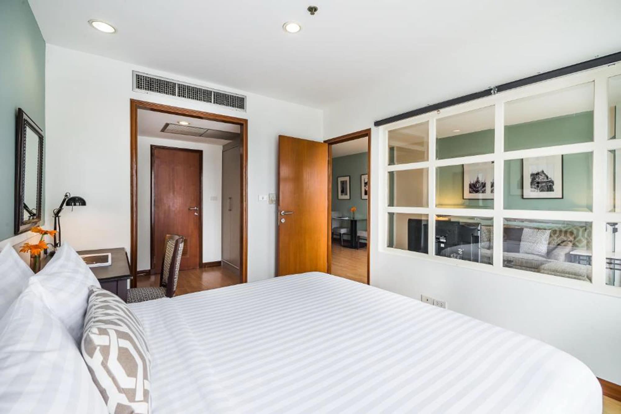1 BEDROOM, SUITE, POOL VIEW