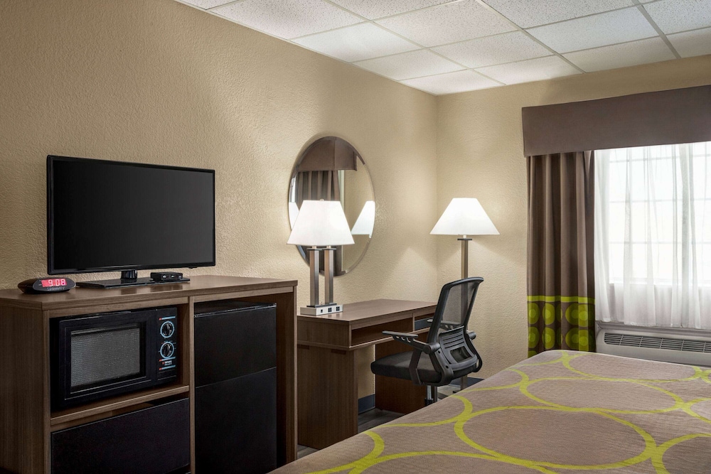 Super 8 By Wyndham Gainesville Tx 29/52