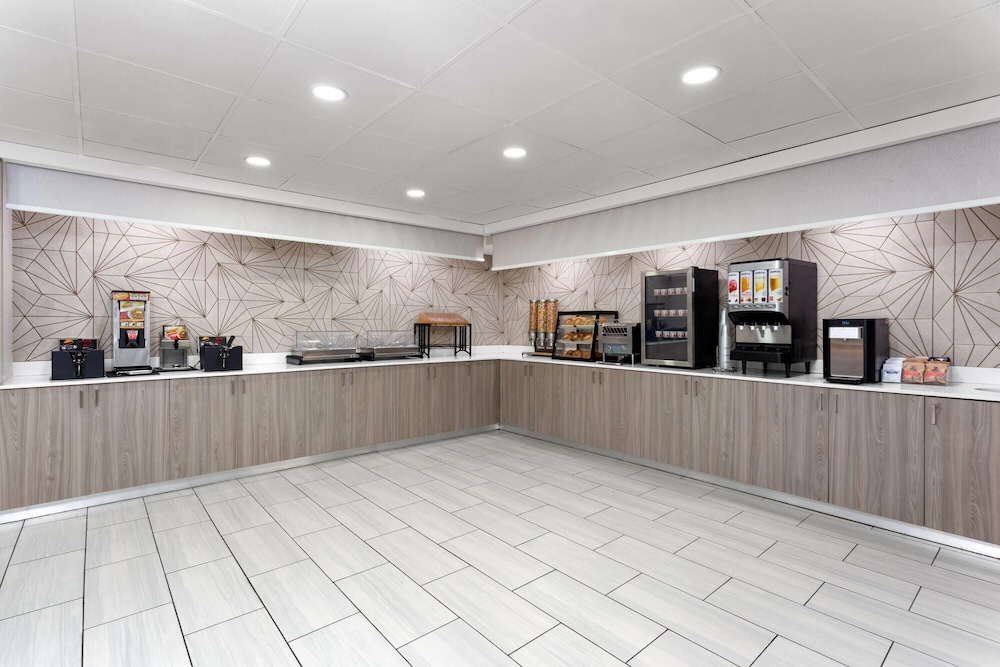 Hawthorn Extended Stay by Wyndham Ft Lauderdale Cypress Crk 6/46