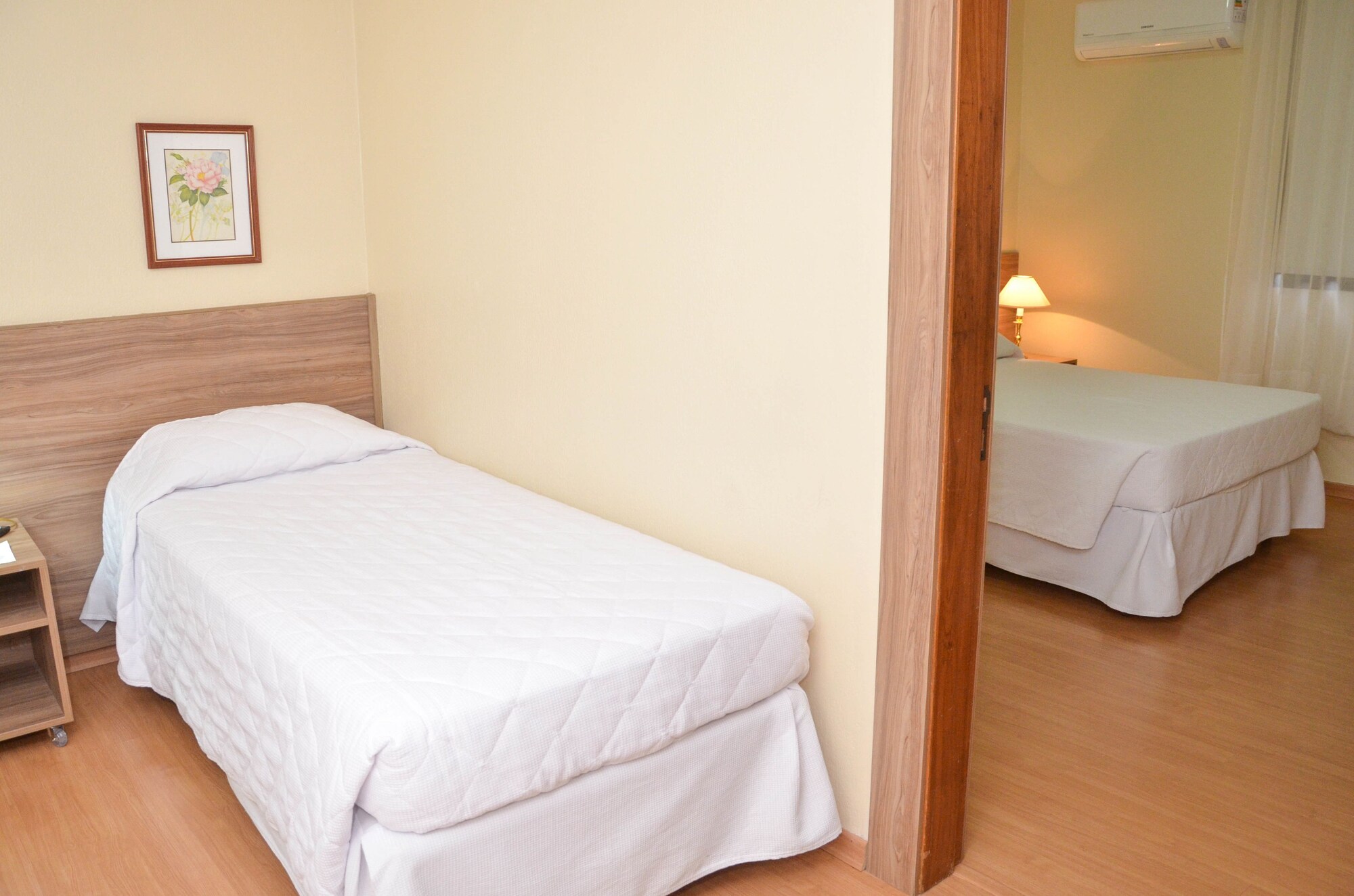 غرفة قياسية ثلاثية بثلاثة أسرّة، Hotel Embaixador 4/5