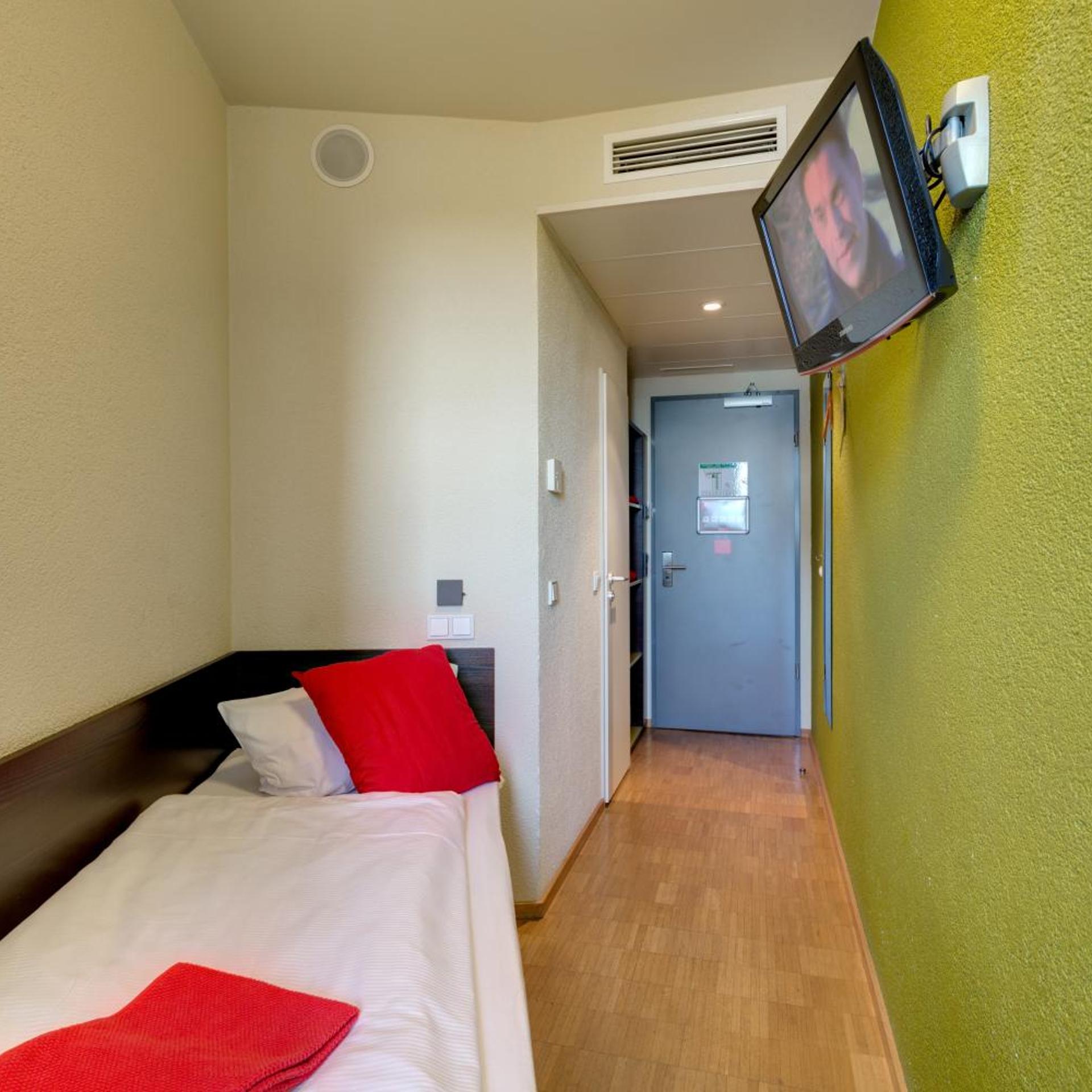Meininger Hotel Berlin Hauptbahnhof 8/42