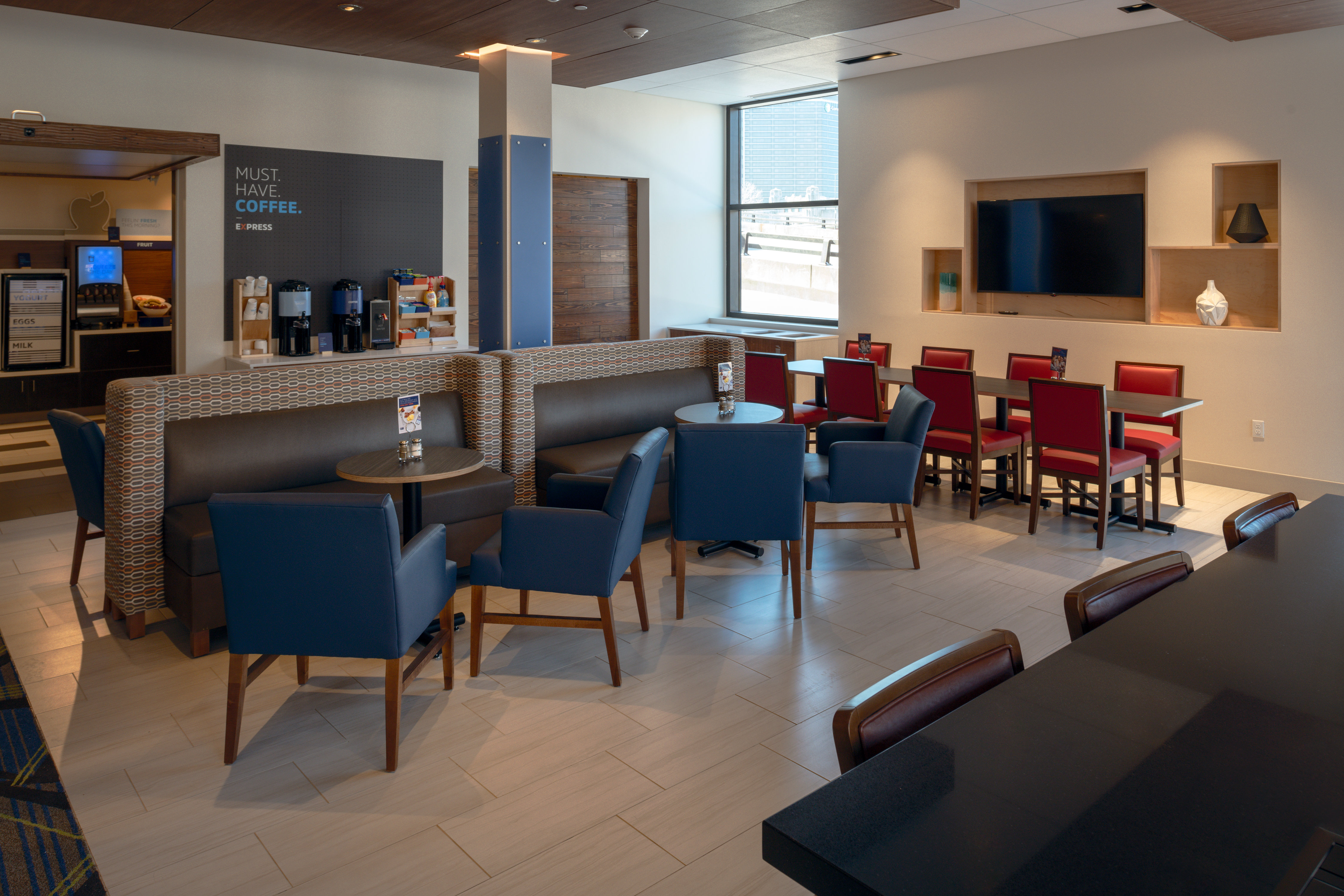 Holiday Inn Express Suites Tulsa Downtown Arts District 28/40