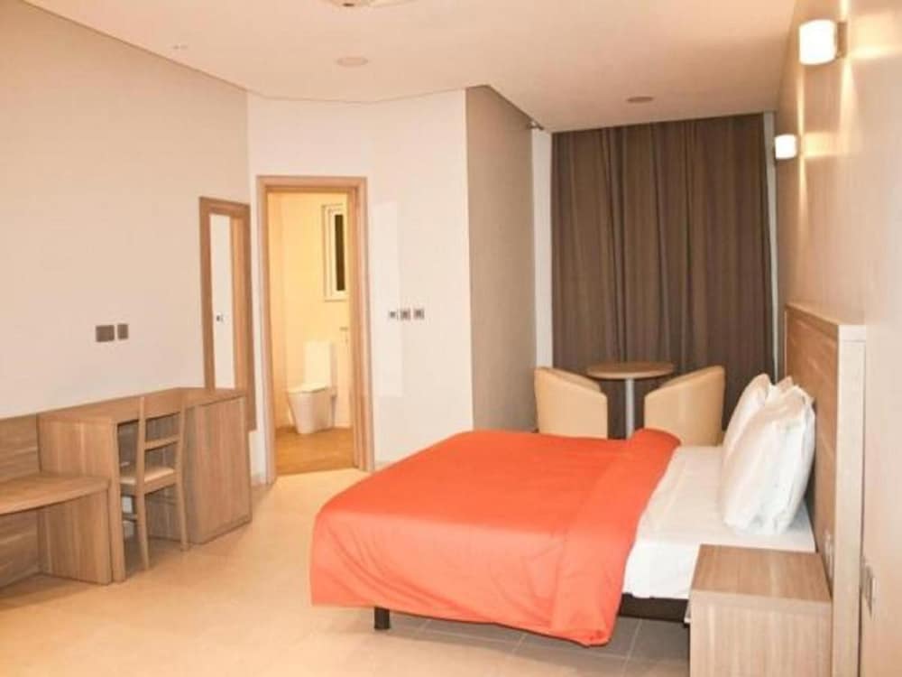 Axis Suites Hotel 6/38