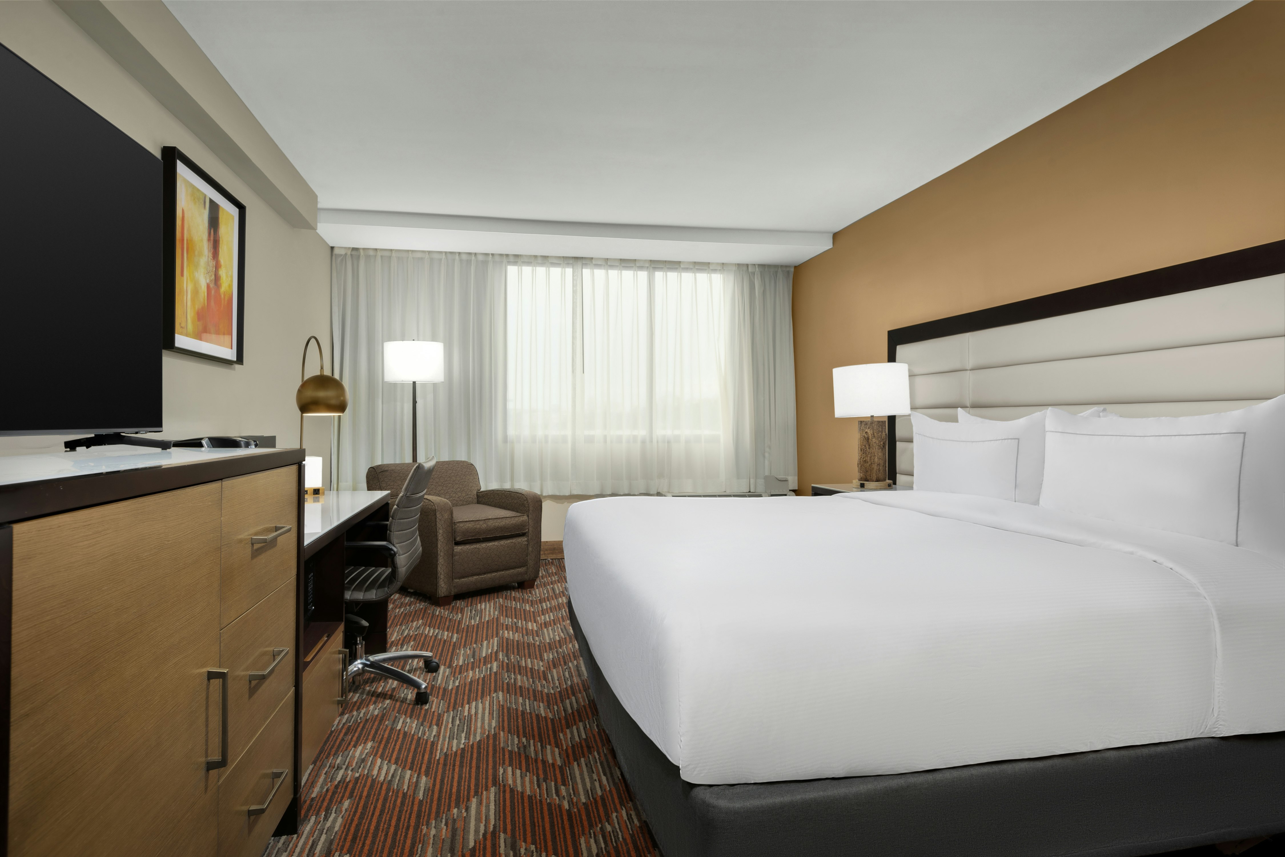ROOM, KING BED