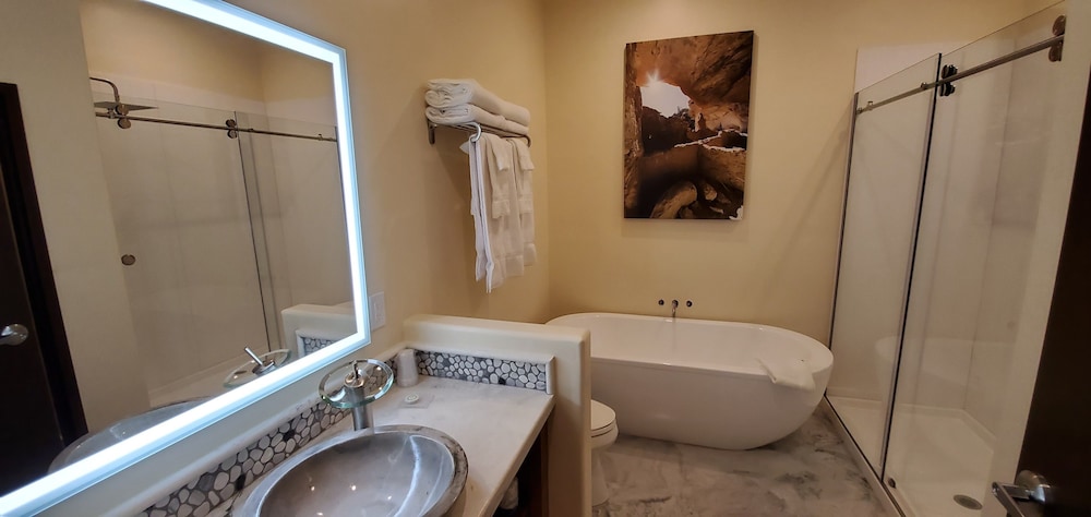 Bluff Dwellings Resort 30/67