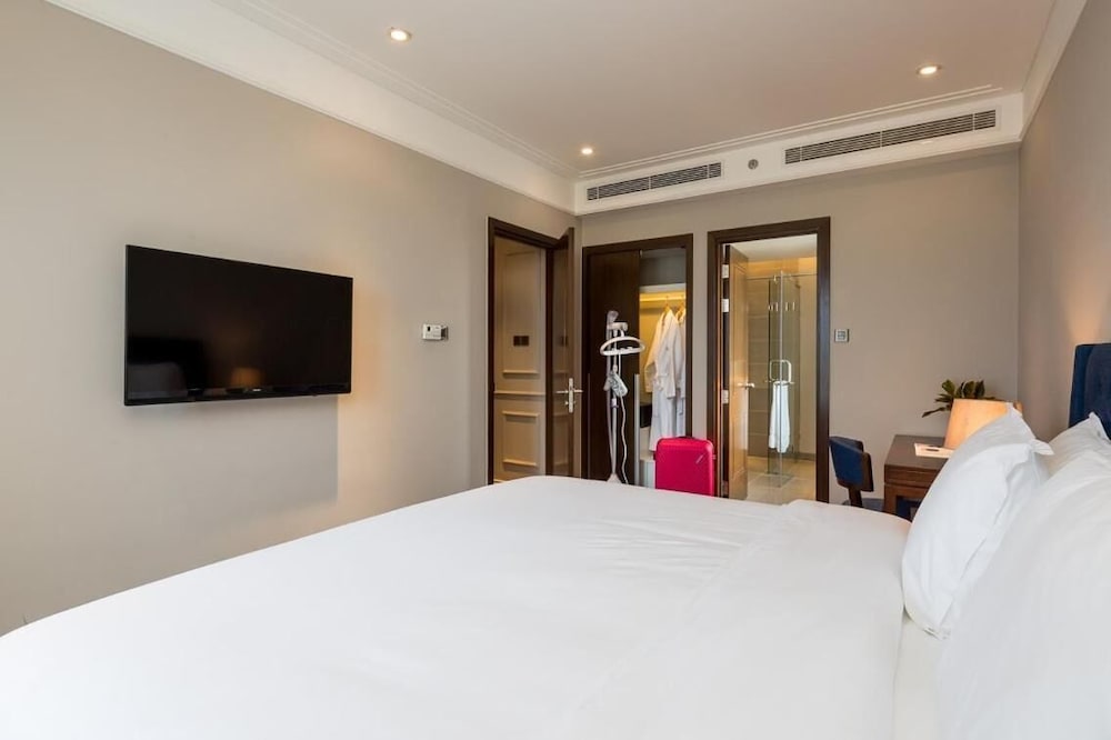Altara Suites Da Nang 12/50