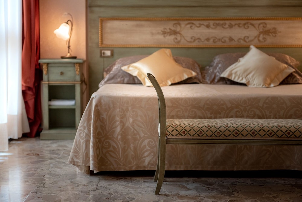 Hotel President Rimini 34/84