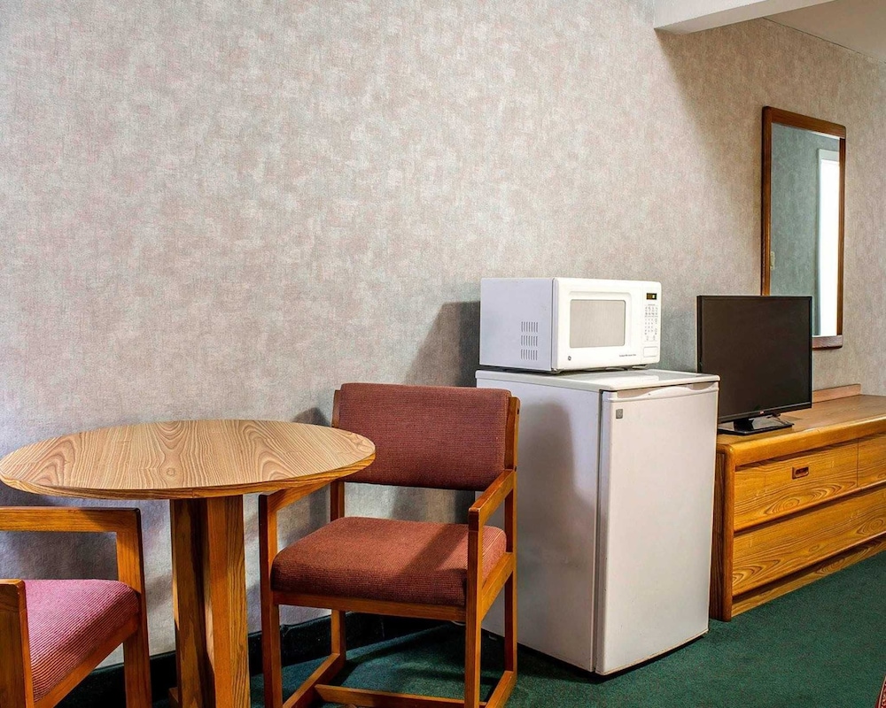 Days Inn by Wyndham Moosic 9/13