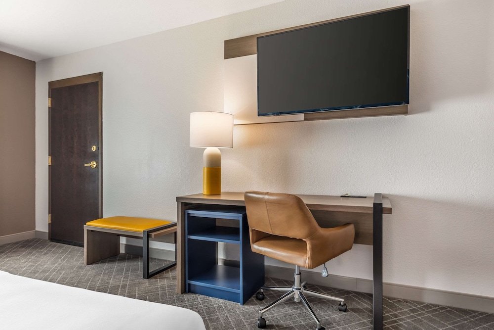 Comfort Inn & Suites Frisco East - McKinney 55/65