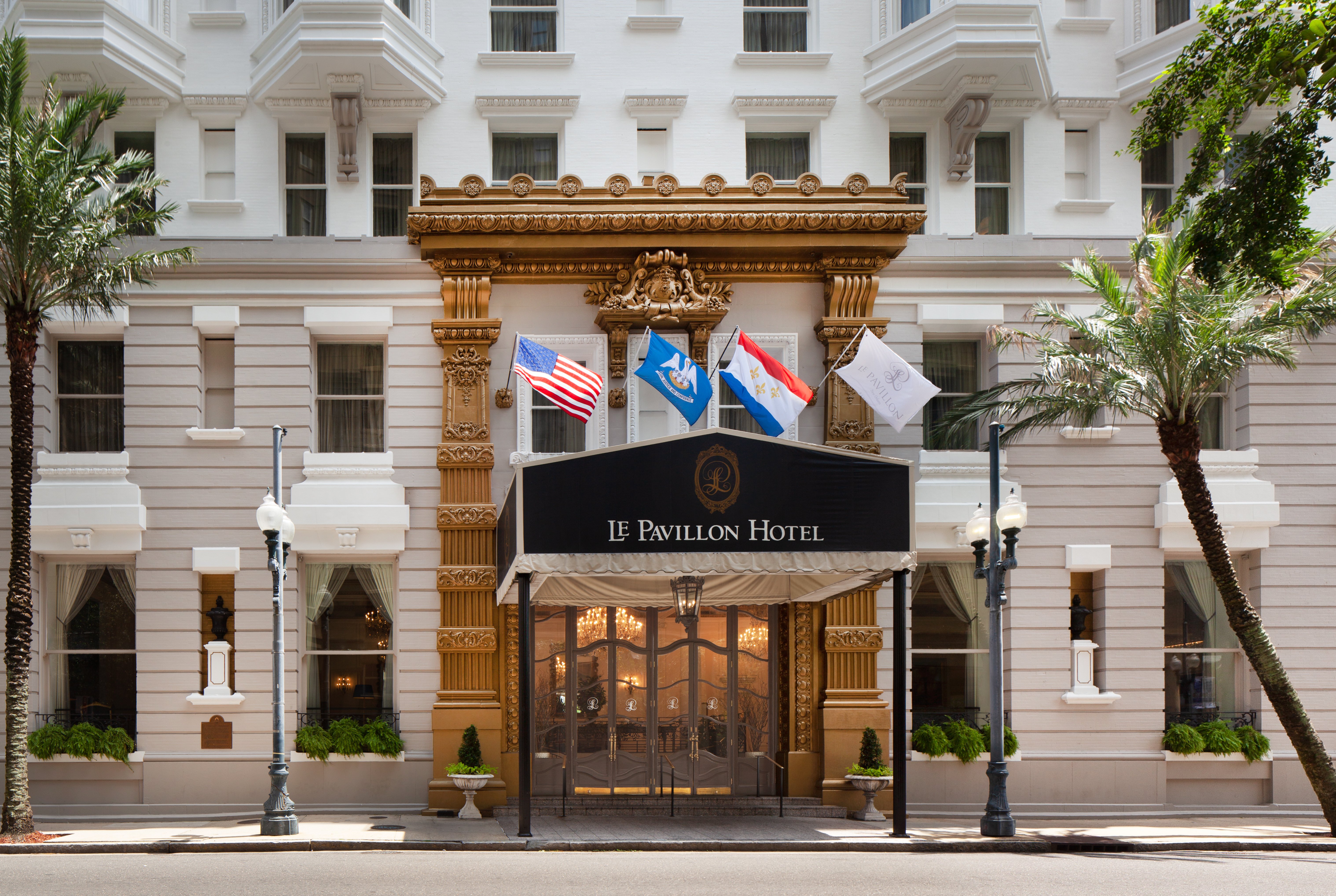 Le Pavillon Hotel 6/77