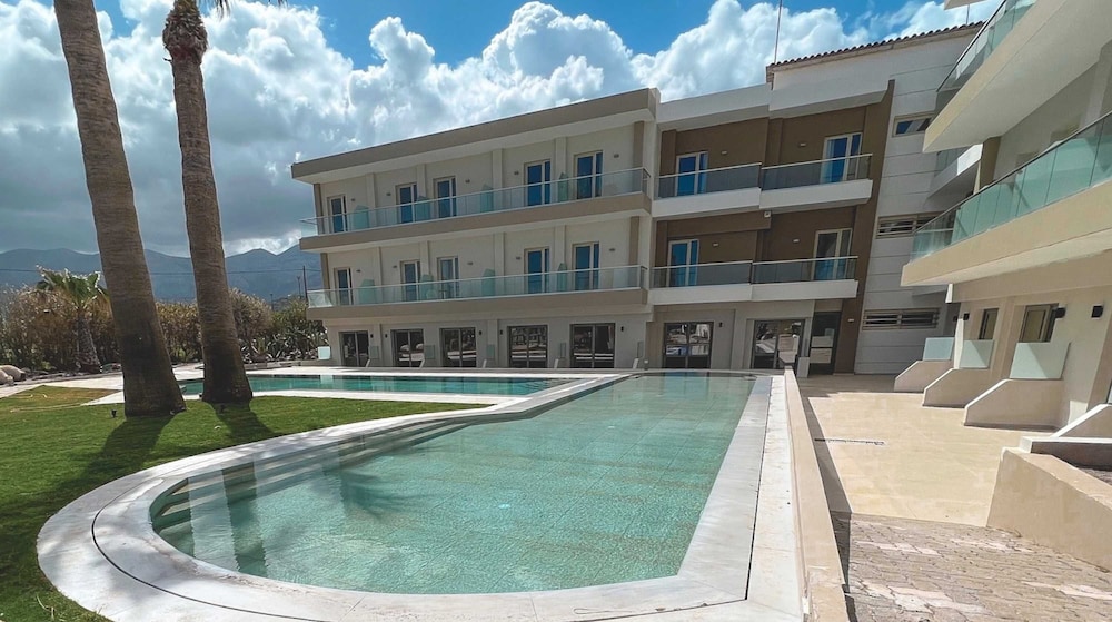 Malia Bay Beach Hotel And Bungalows 8/71