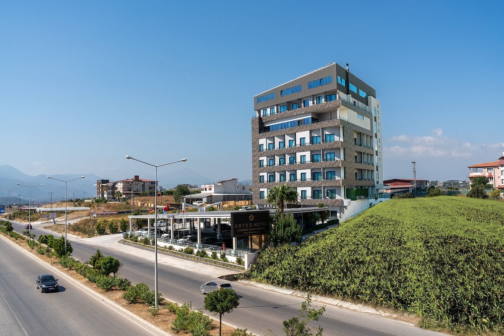 Artes Hotel 4/33