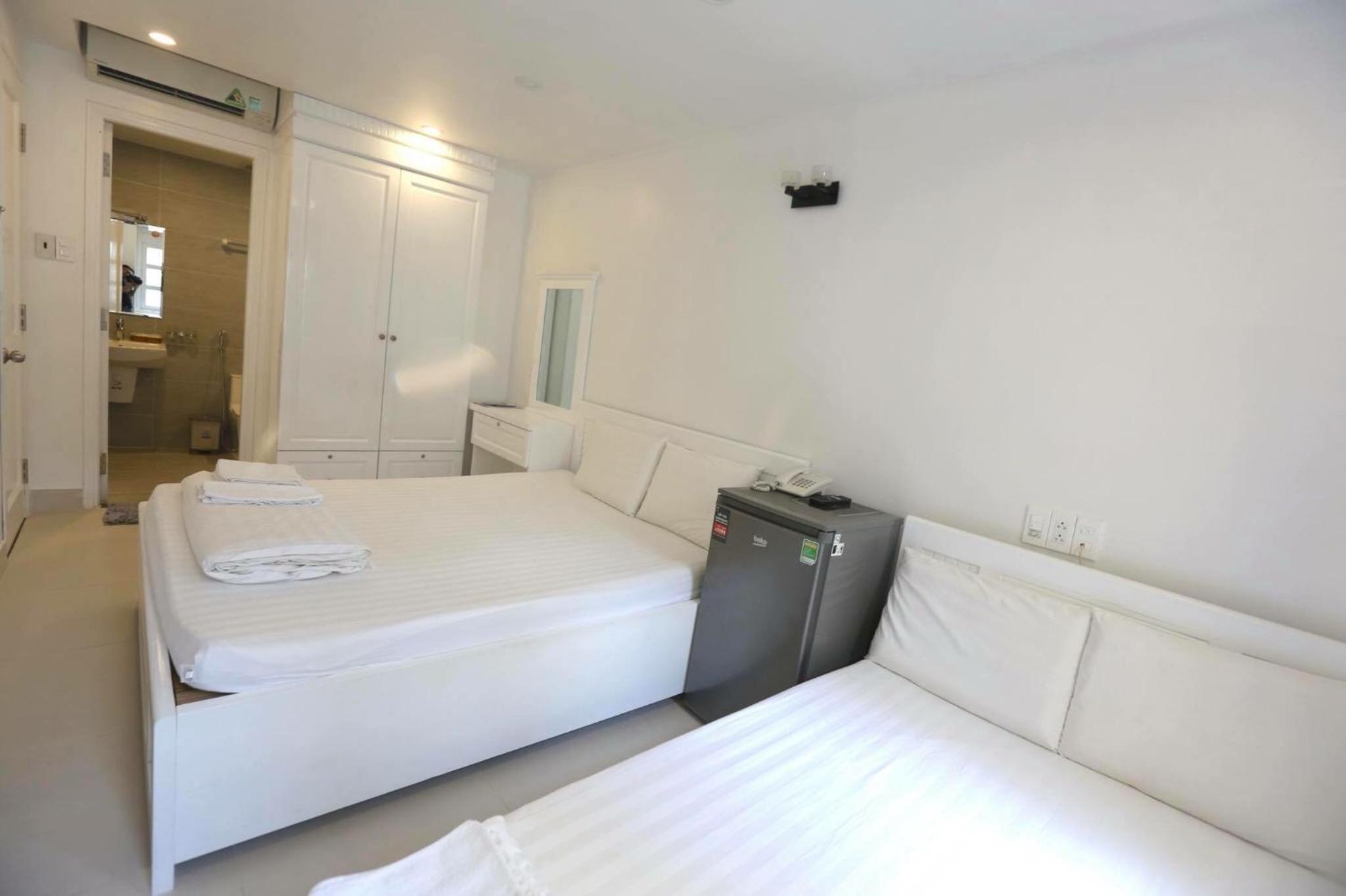 Full House Hostel 22/98