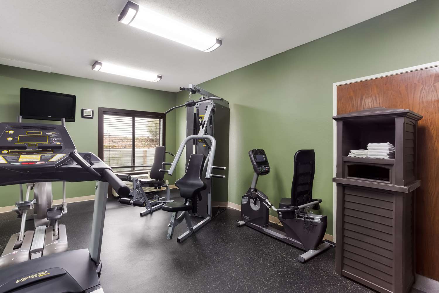 Best Western Crossroads Inn 2/12