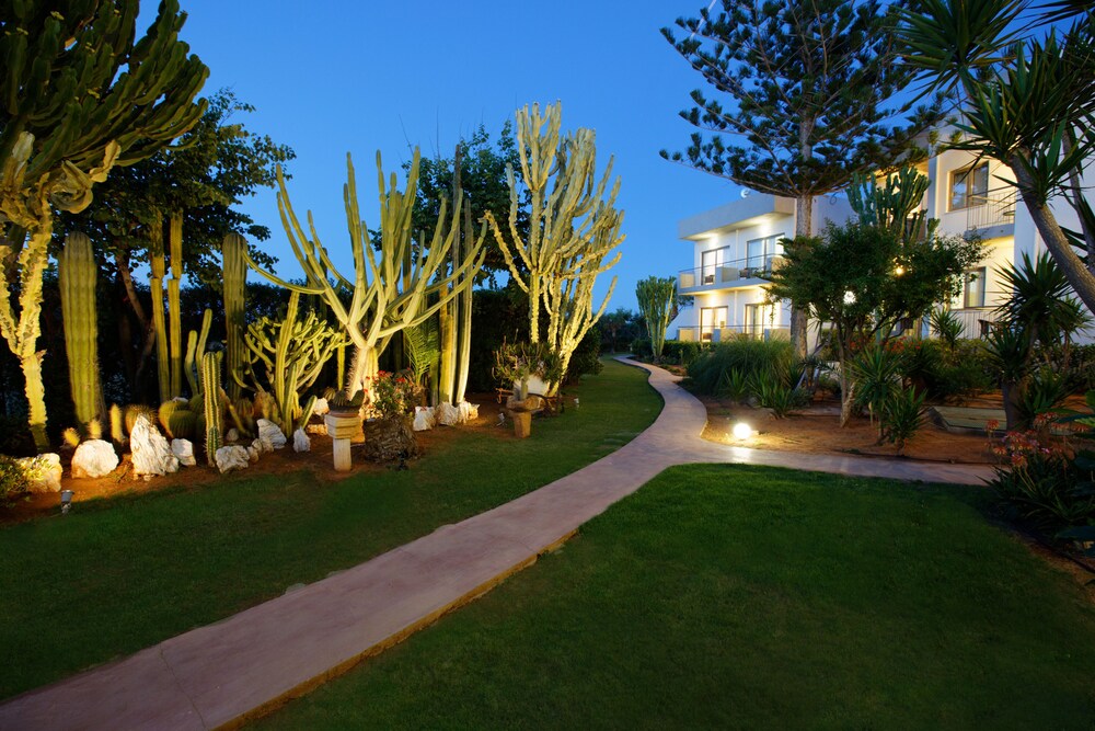 Oasis Beach Hotel - Adult Only 35/50