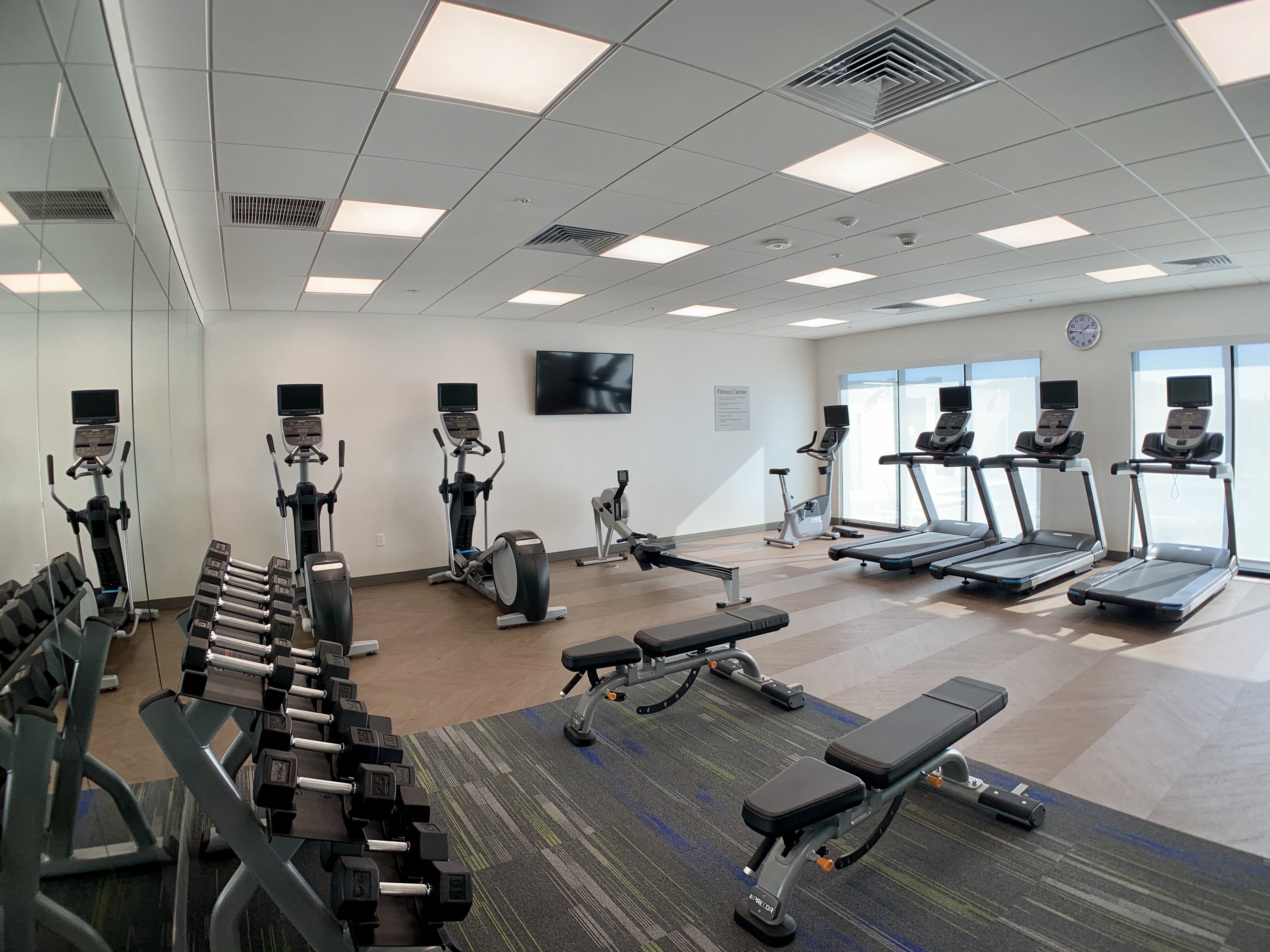 Holiday Inn Express and Suites Phoenix North Happy Valley an IHG Hotel 35/64