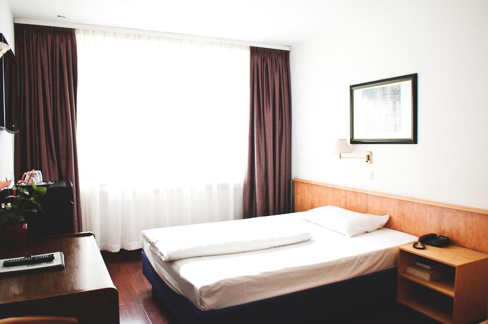 Rugs Hotel Dusseldorf 17/50