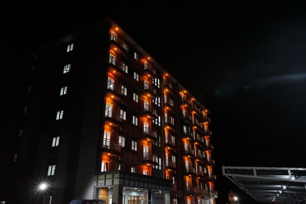 Tai-Shan Suites 4/51