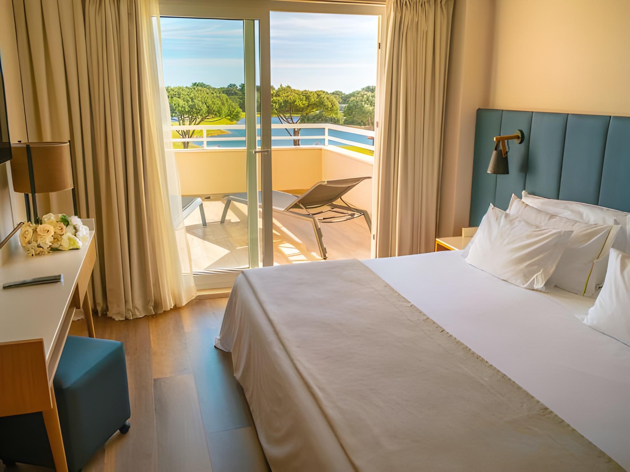 Signature, Suite, Balcony
