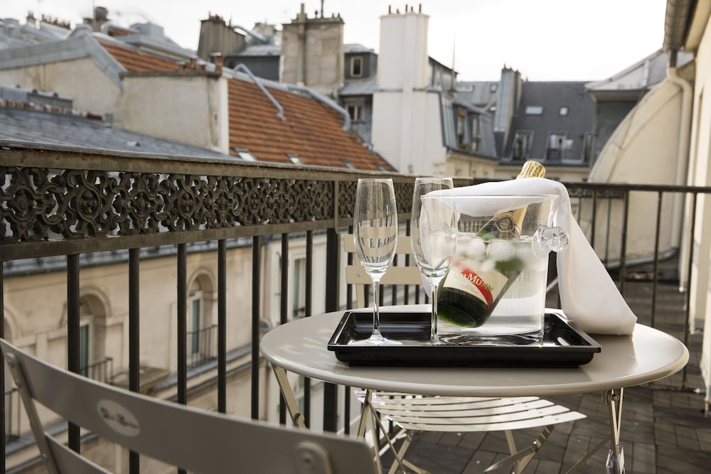 Hotel Mondial 90/100