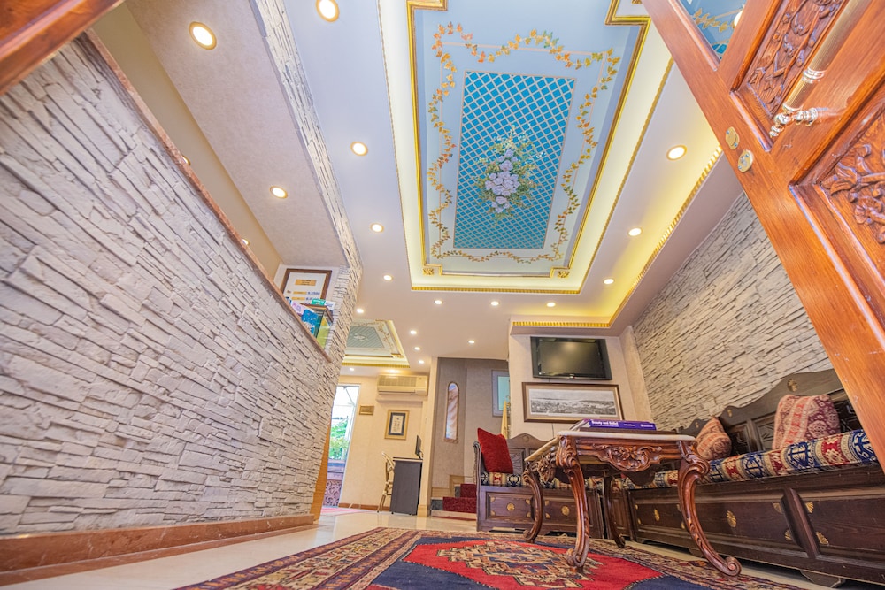 Kaftan Hotel 9/75