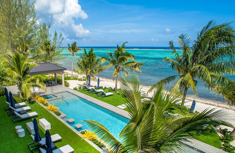Black Urchin Boutique Resort 55/65