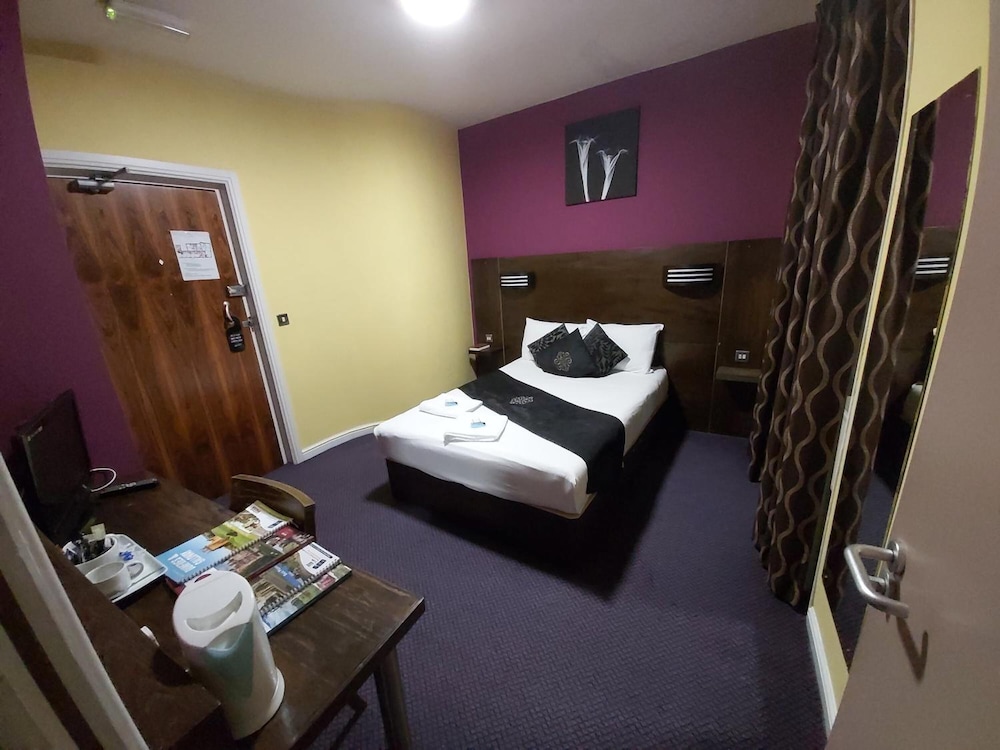 The Queensberry Hotel And Restaurant Ltd 10/36
