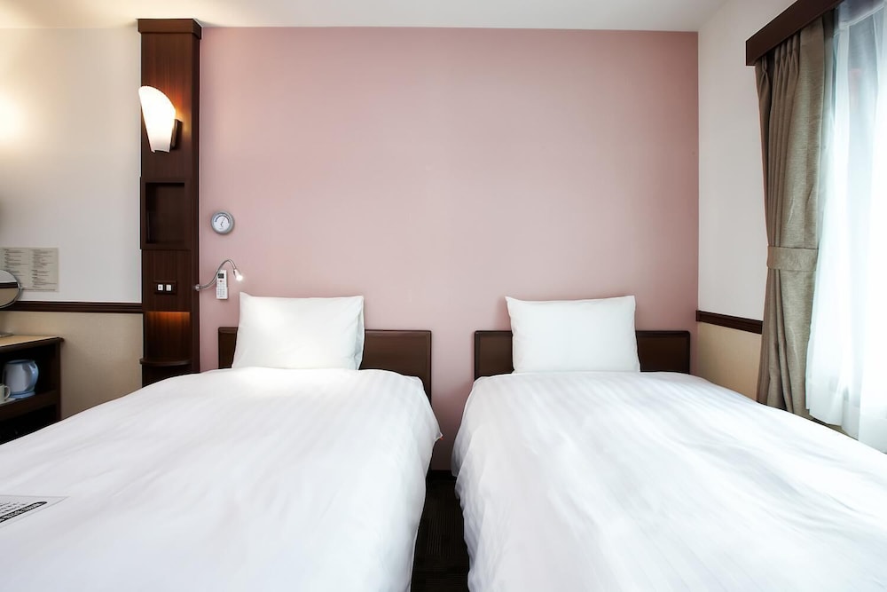 ROOM, TWIN BEDS