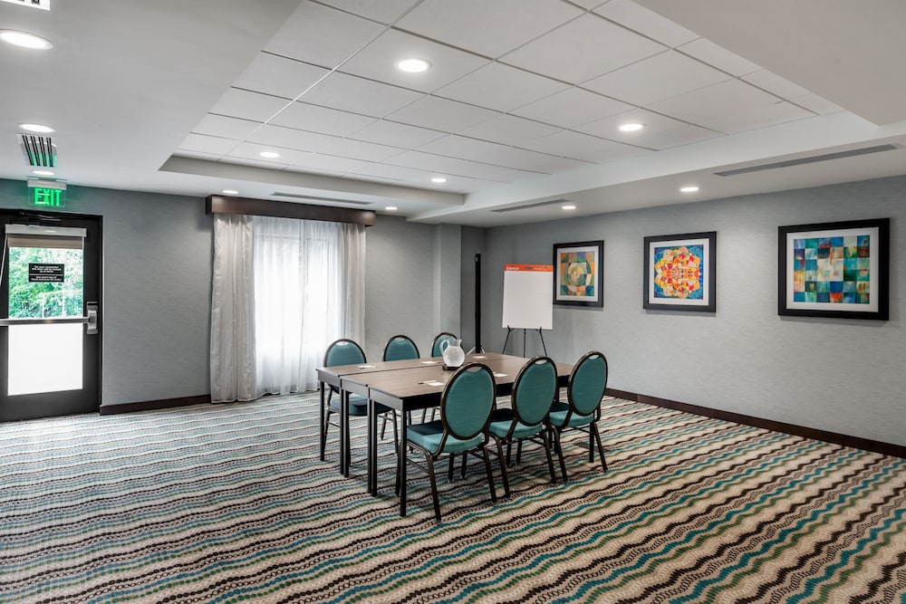 Hampton Inn Baltimore Bayview Campus 57/67