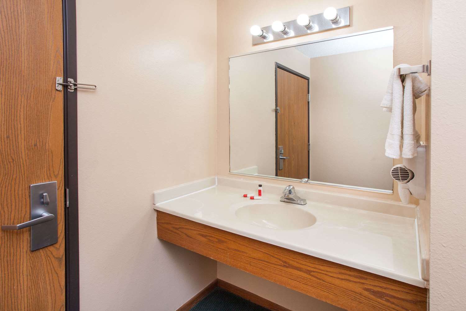 Super 8 By Wyndham Anamosa Ia 5/5