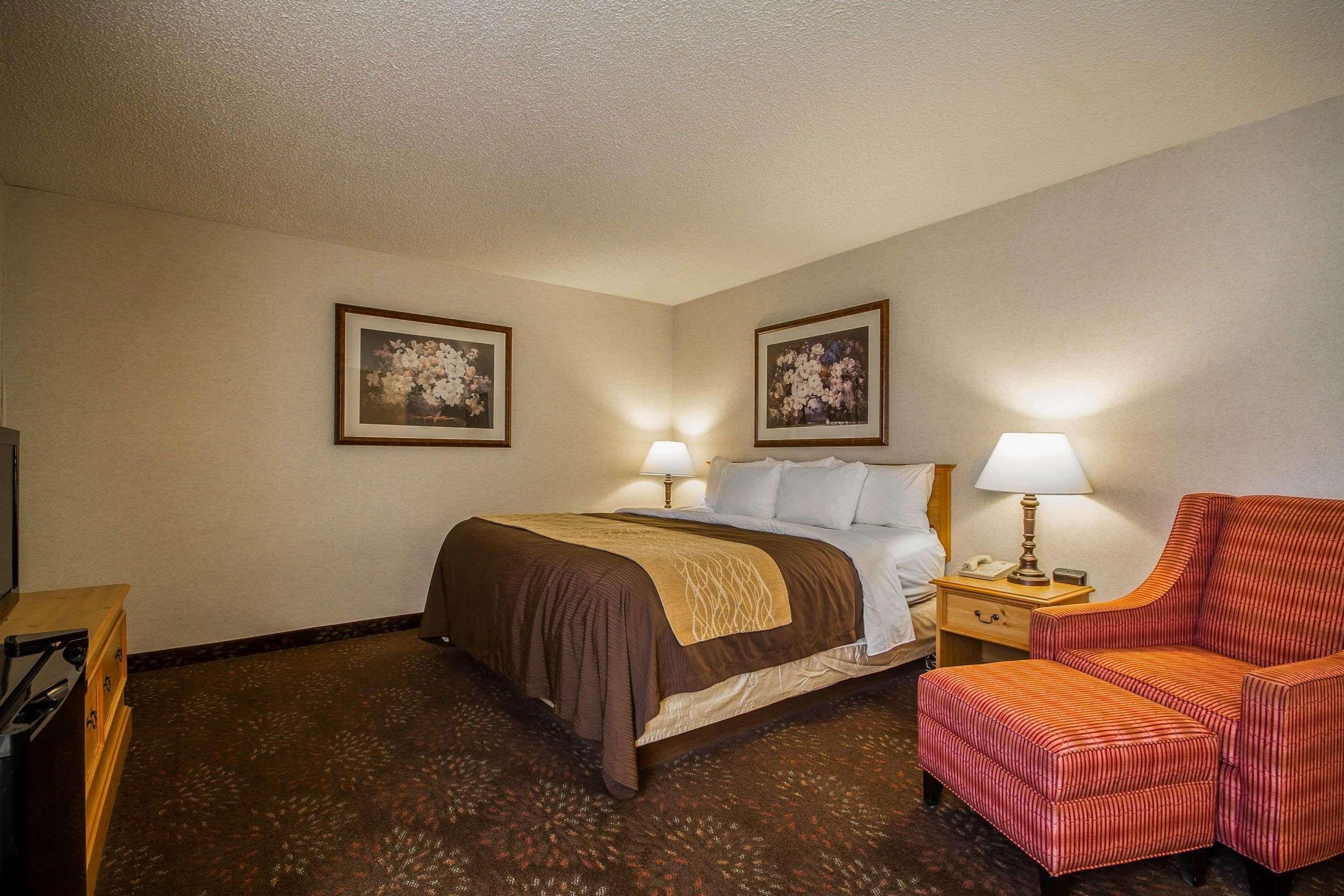 غرفة بسرير مزدوج، Comfort Inn Fond Du Lac 2/2