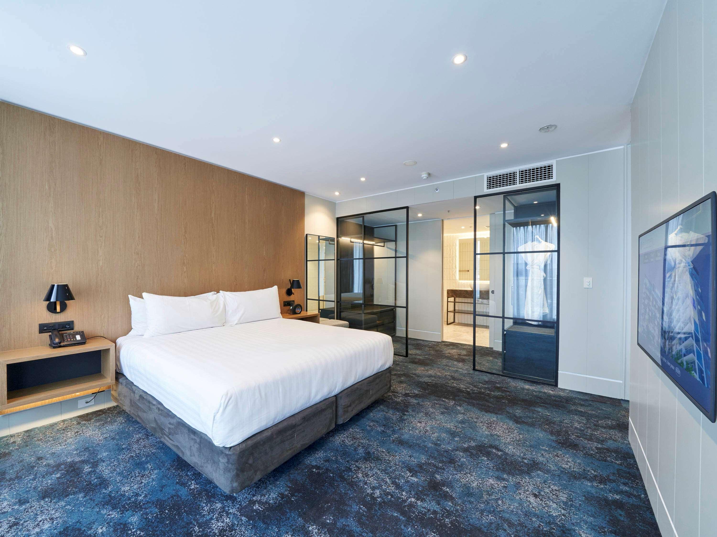 DELUXE, EXECUTIVE, SUITE, KING BED, PARK VIEW, BALCONY, LOUNGE ACCESS