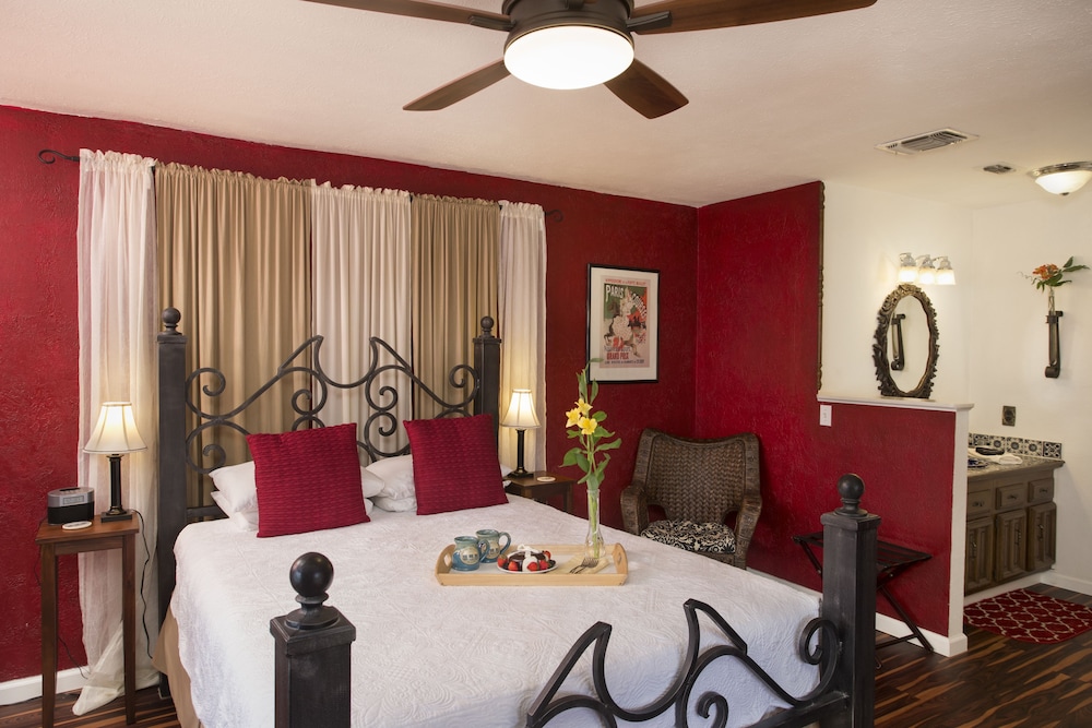 The Lakehouse Bed & Breakfast 9/46