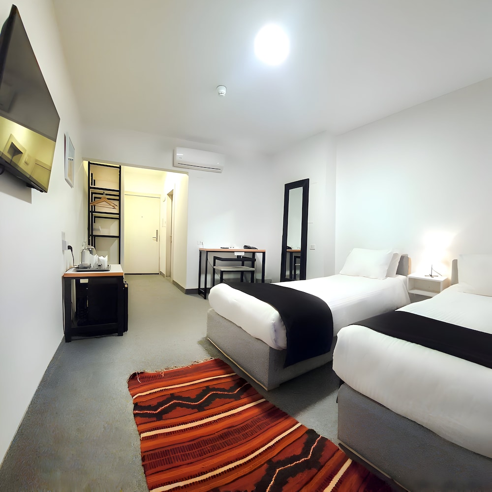 DELUXE, TWIN BEDS