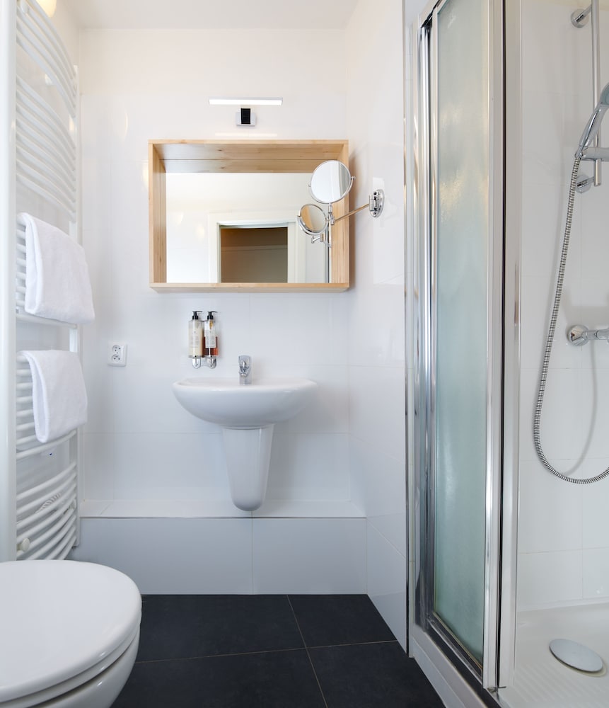 4 Arts Apartments by Adrez Living 46/52
