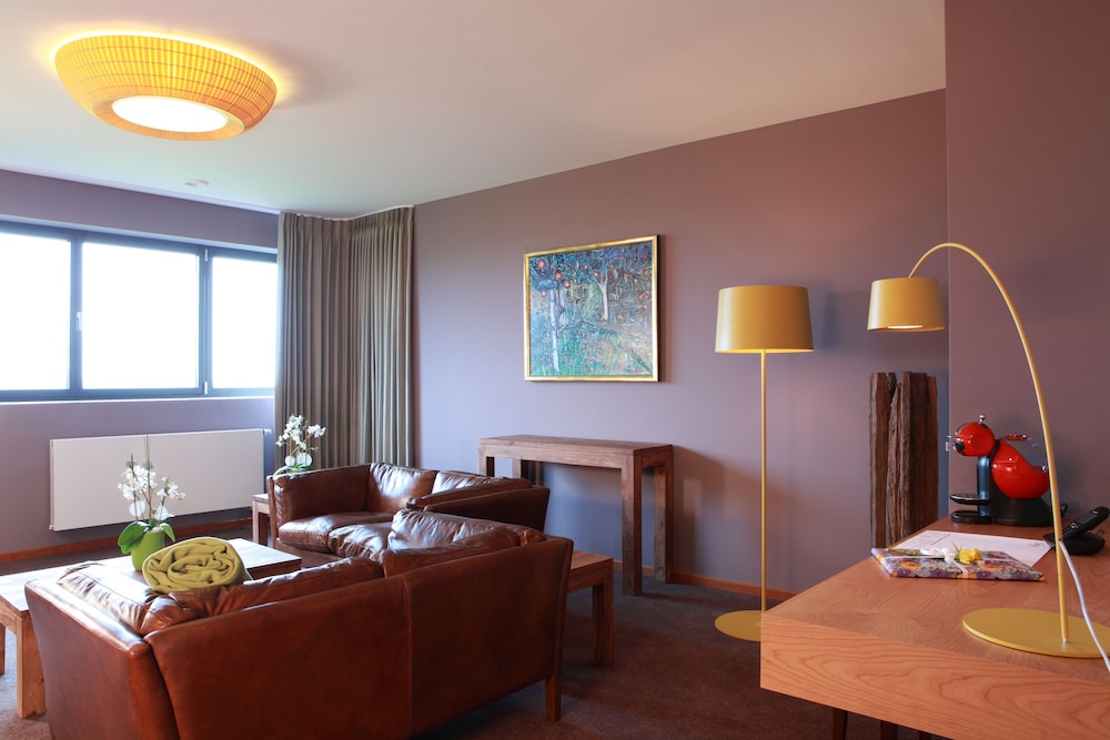 THE SEVEN HOTEL 29/48