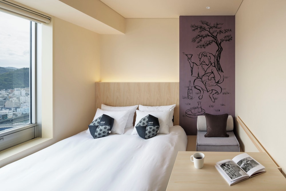 BASIC, QUEEN BED, CITY VIEW