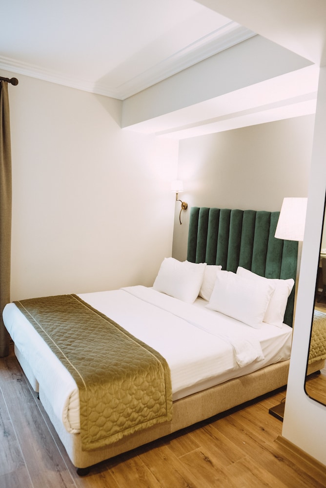 DELUXE, SEA VIEW, BALCONY